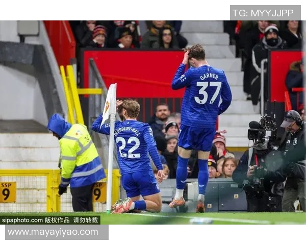 国王杯激战曼联逆转尤文图斯红牌争议引发全场热议与转会传闻