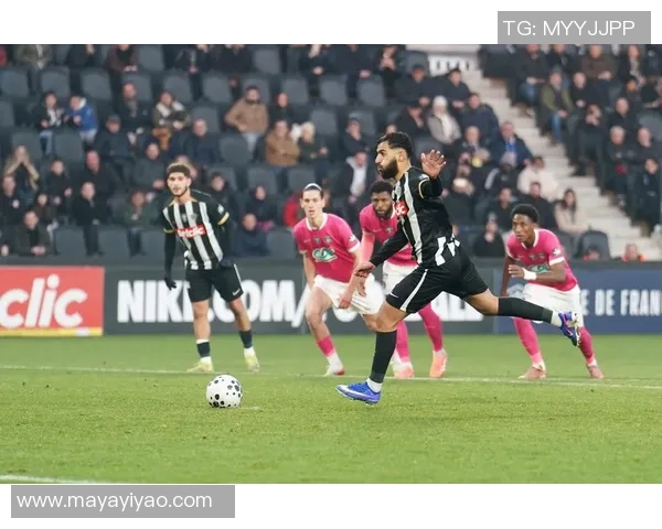 意甲焦点战曼联与那不勒斯激战成平局门将神扑成比赛转折点分析