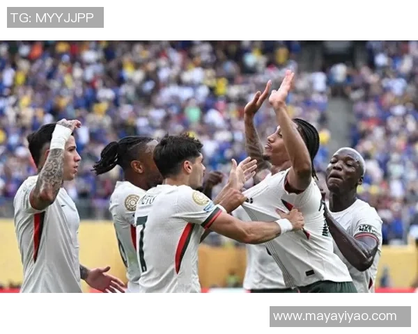 欧联杯激战本菲卡与切尔西0比0平局争议判罚引发全场热议