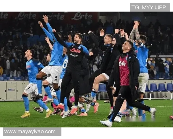 足总杯激战:那不勒斯险胜切尔西引发争议判罚全场沸腾 足总杯激战:那不勒斯险胜切尔西引发争议判罚全场沸腾